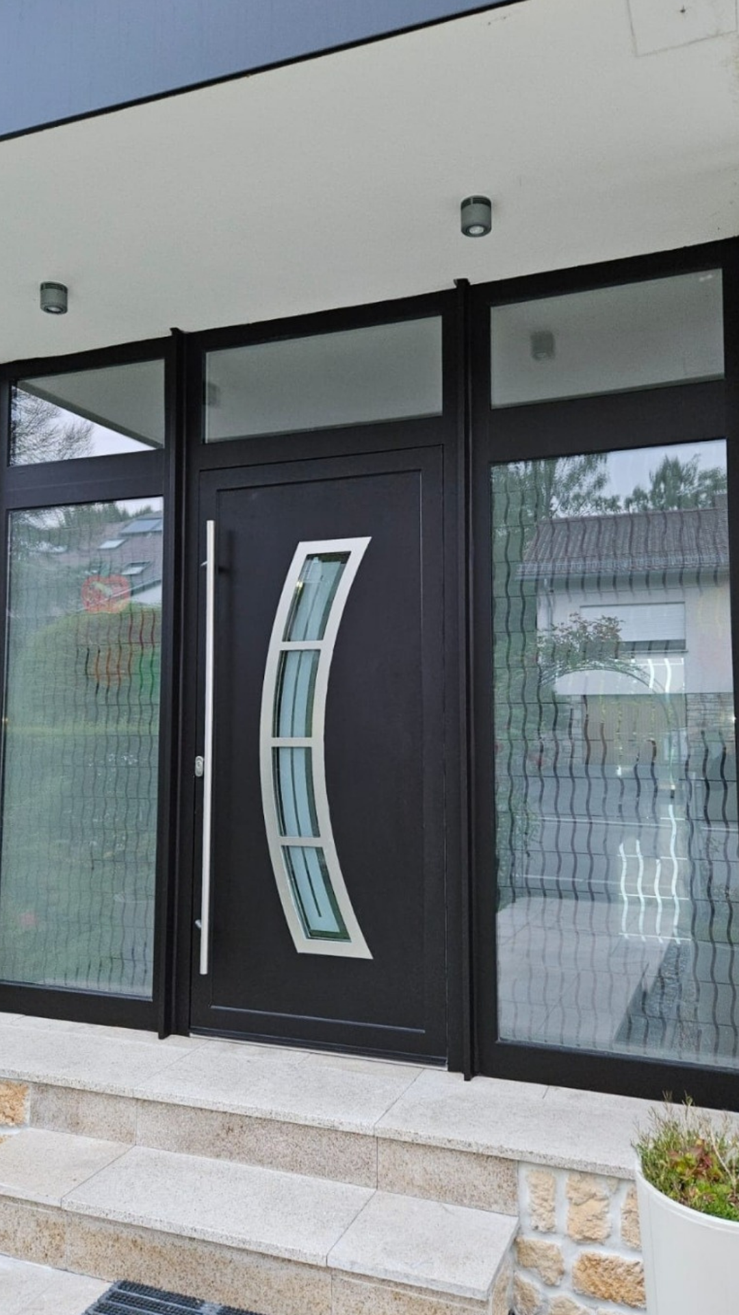 Autocolant pentru usa metalica de exterior – Cum iti transformi usa fara să o schimbi